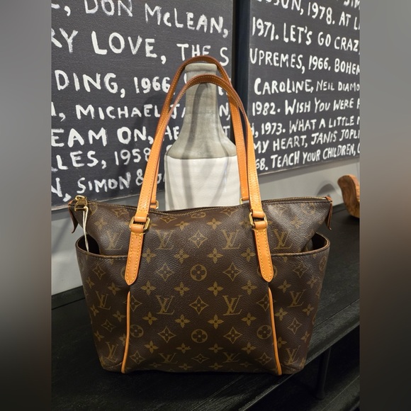 COA INCLUDED - Louis Vuitton Monogram Totally - Picture 8 of 15